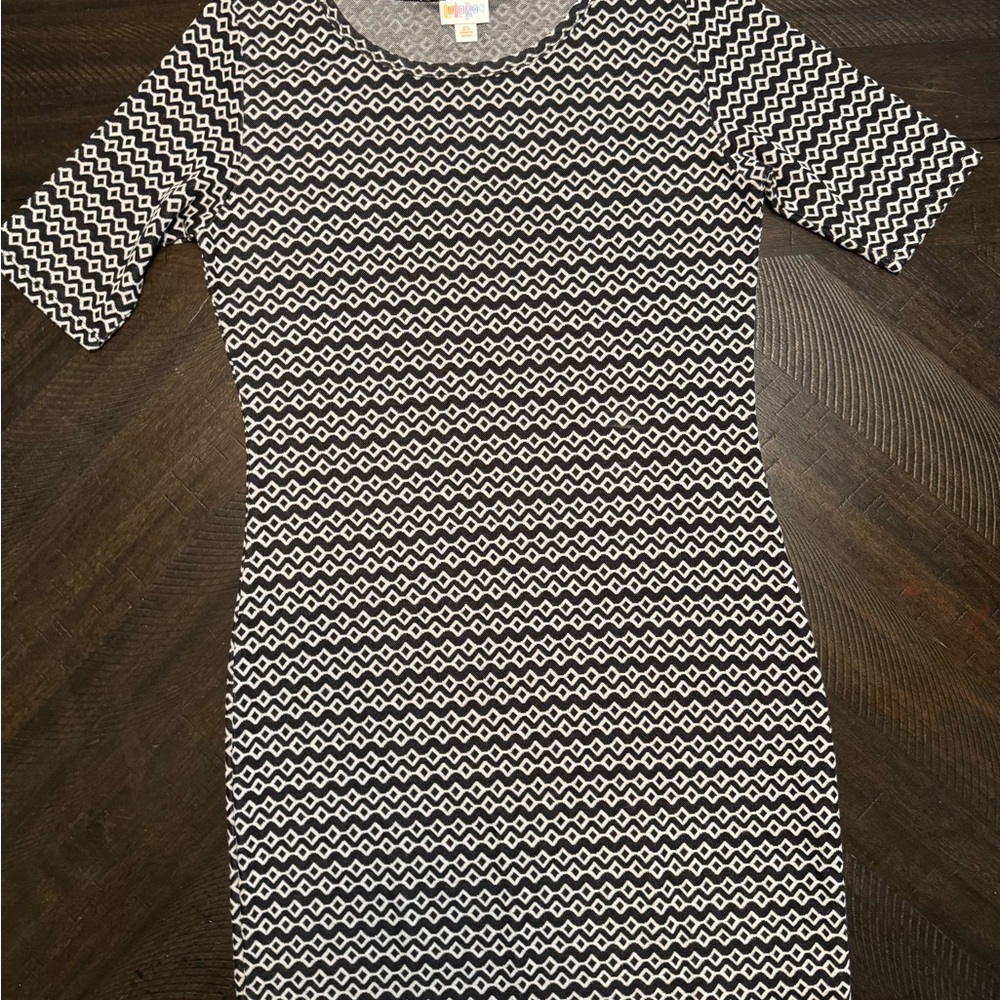 Lularoe Black and White Geometric Pattern Dress